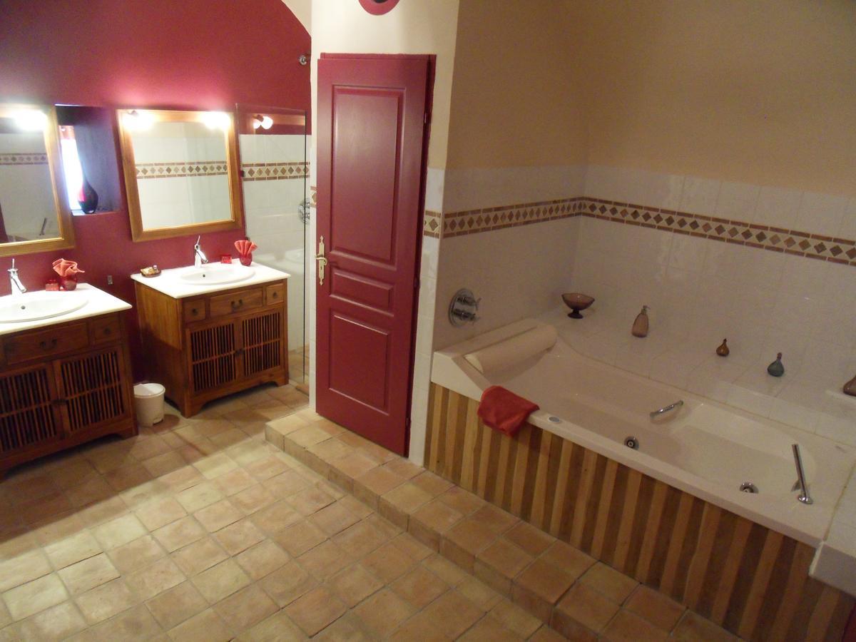 Domaine De L'Olibaou Bed and Breakfast Venelles Exteriör bild