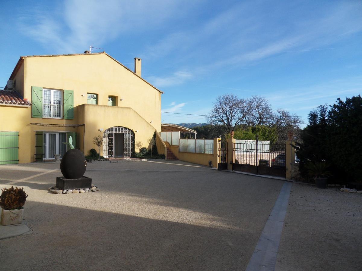 Domaine De L'Olibaou Bed and Breakfast Venelles Exteriör bild